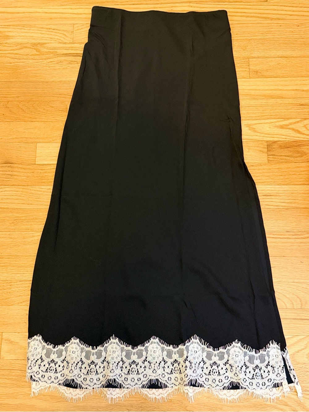GAP NWT Satin lace hem slip skirt sz S